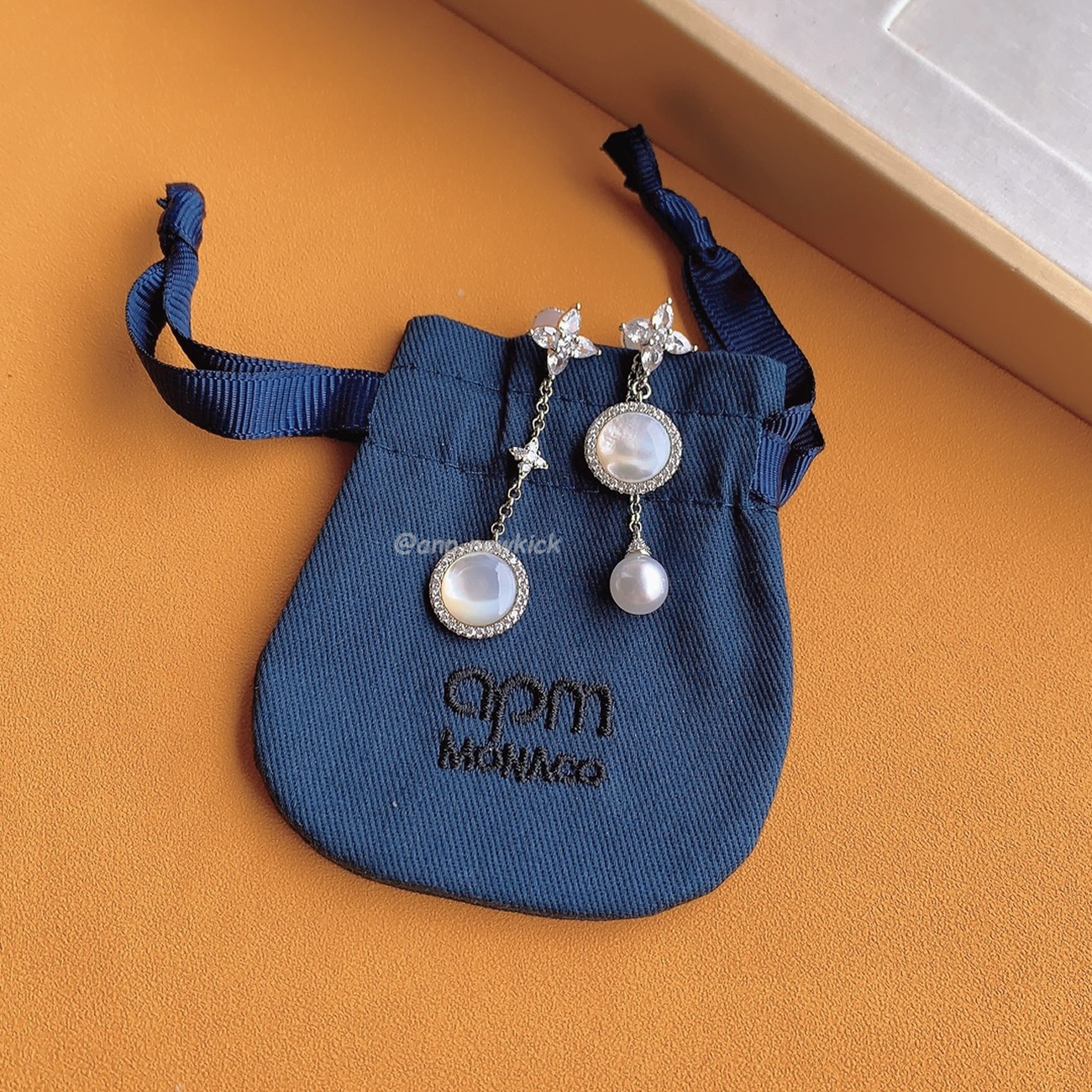 Apm Monaco Star Mother Of Pearl Earrings (2) - www.newkick.vip